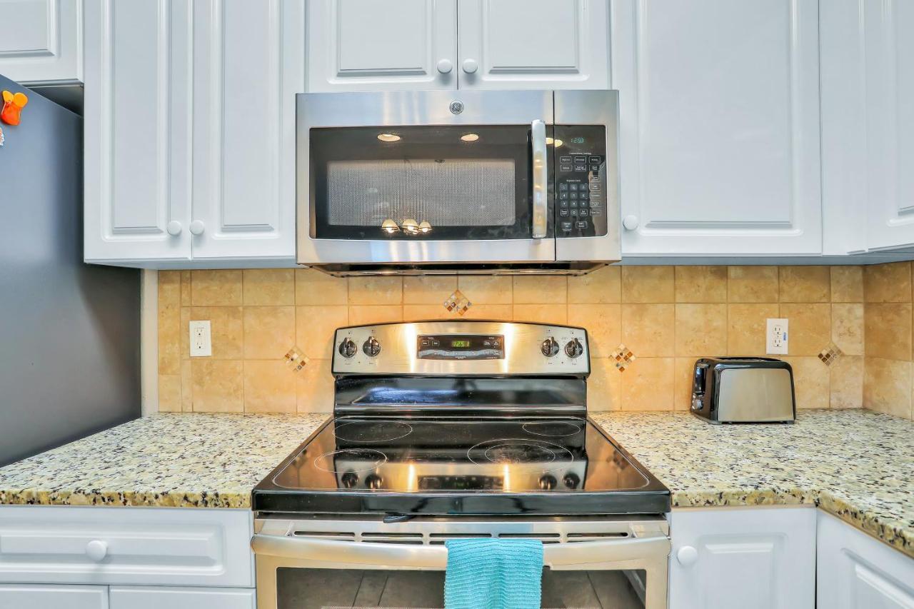 Oceanwalk Condos Bethune Beach エクステリア 写真