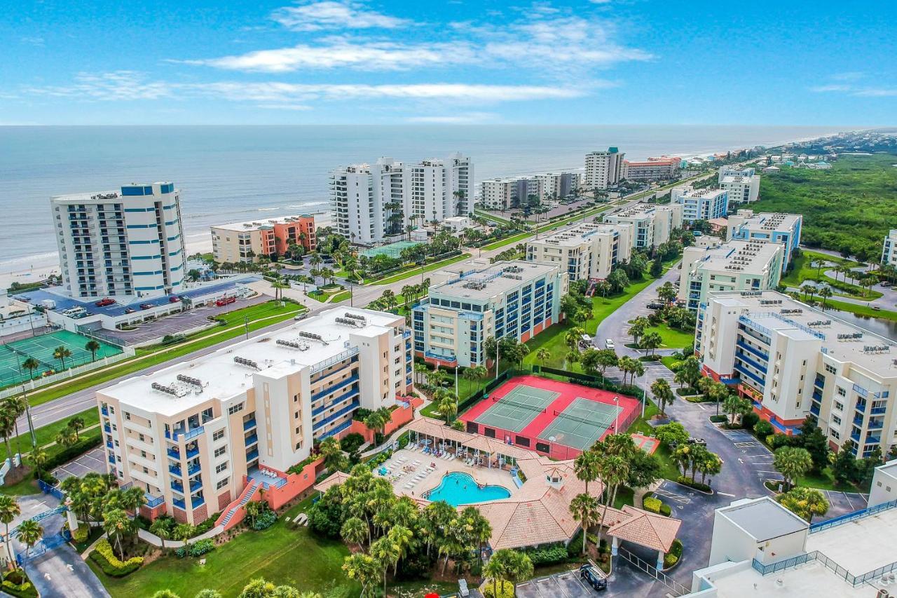 Oceanwalk Condos Bethune Beach エクステリア 写真