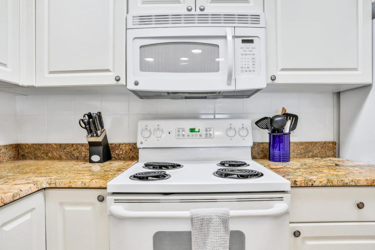 Oceanwalk Condos Bethune Beach エクステリア 写真