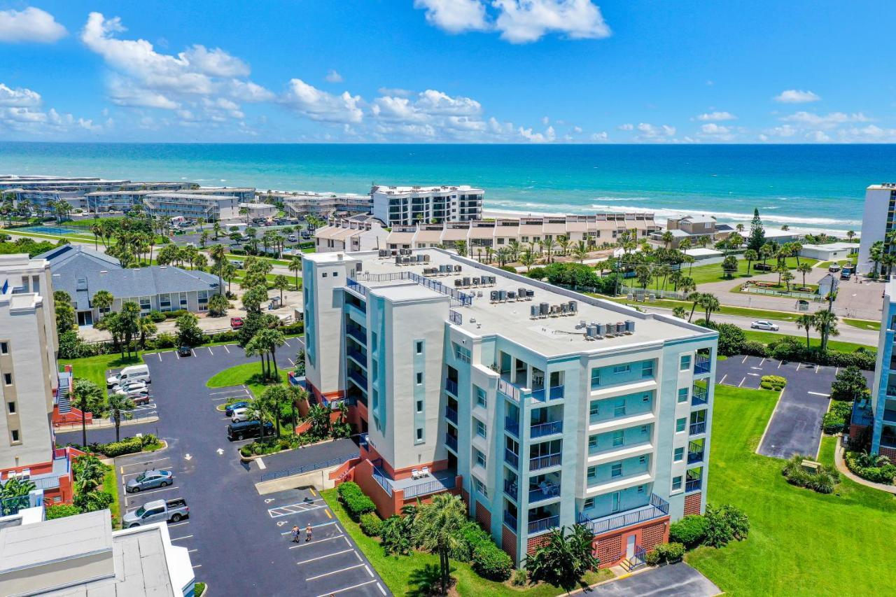 Oceanwalk Condos Bethune Beach エクステリア 写真