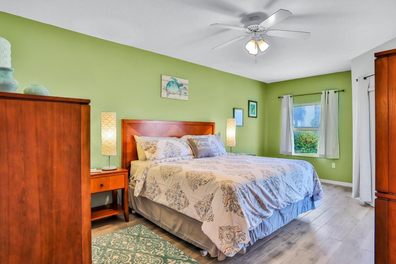 Oceanwalk Condos Bethune Beach エクステリア 写真