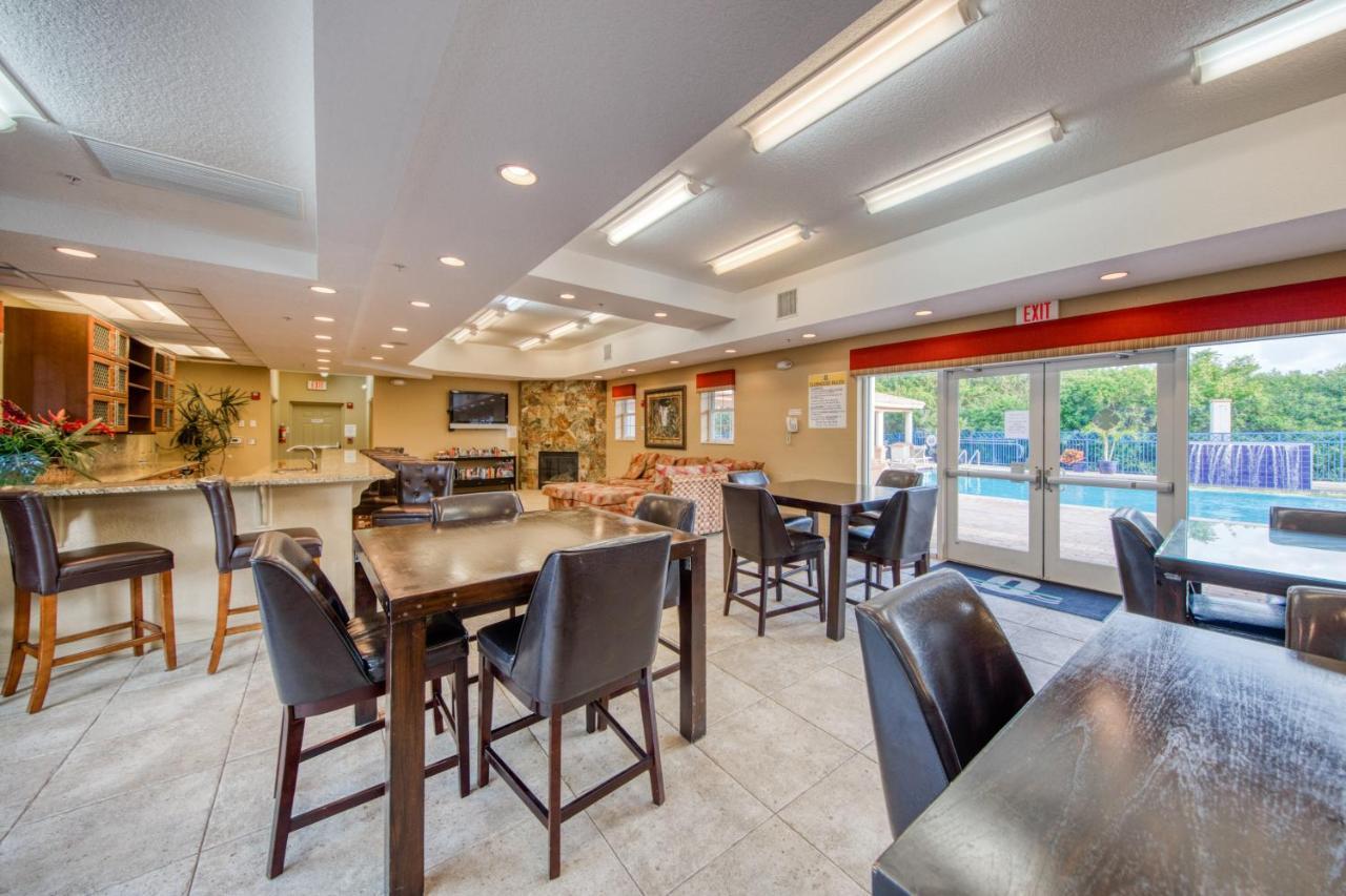 Oceanwalk Condos Bethune Beach エクステリア 写真