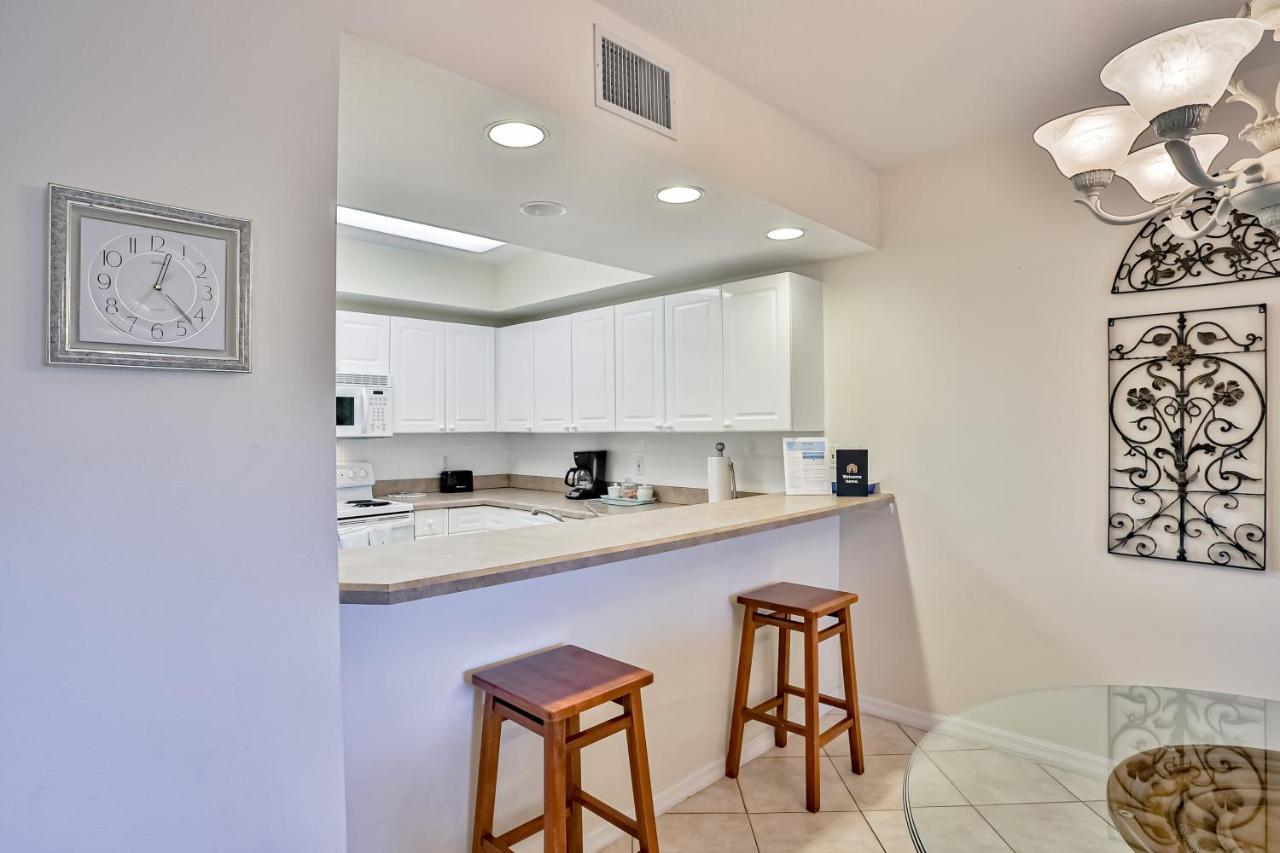 Oceanwalk Condos Bethune Beach エクステリア 写真